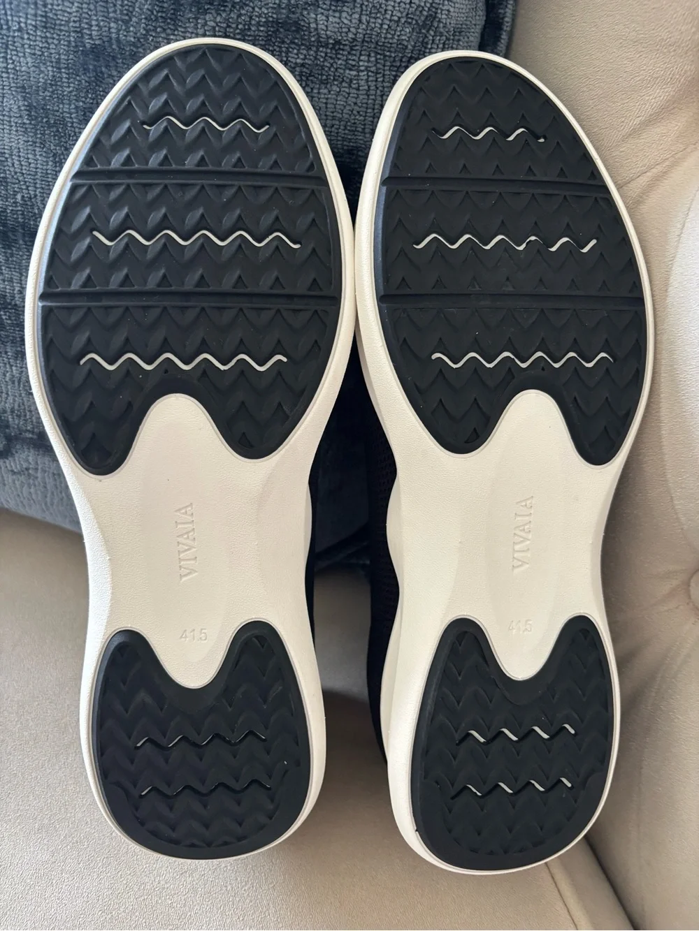 Vivaia Women’s Black Knit Slip-On Shoes Sneakers Almond Toe Washable New size 10